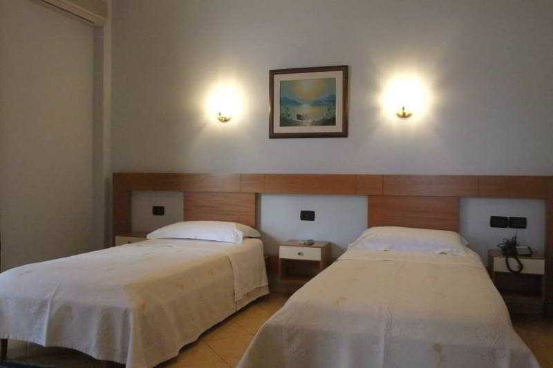 Paradise Beach Hotel Radhime Bagian luar foto