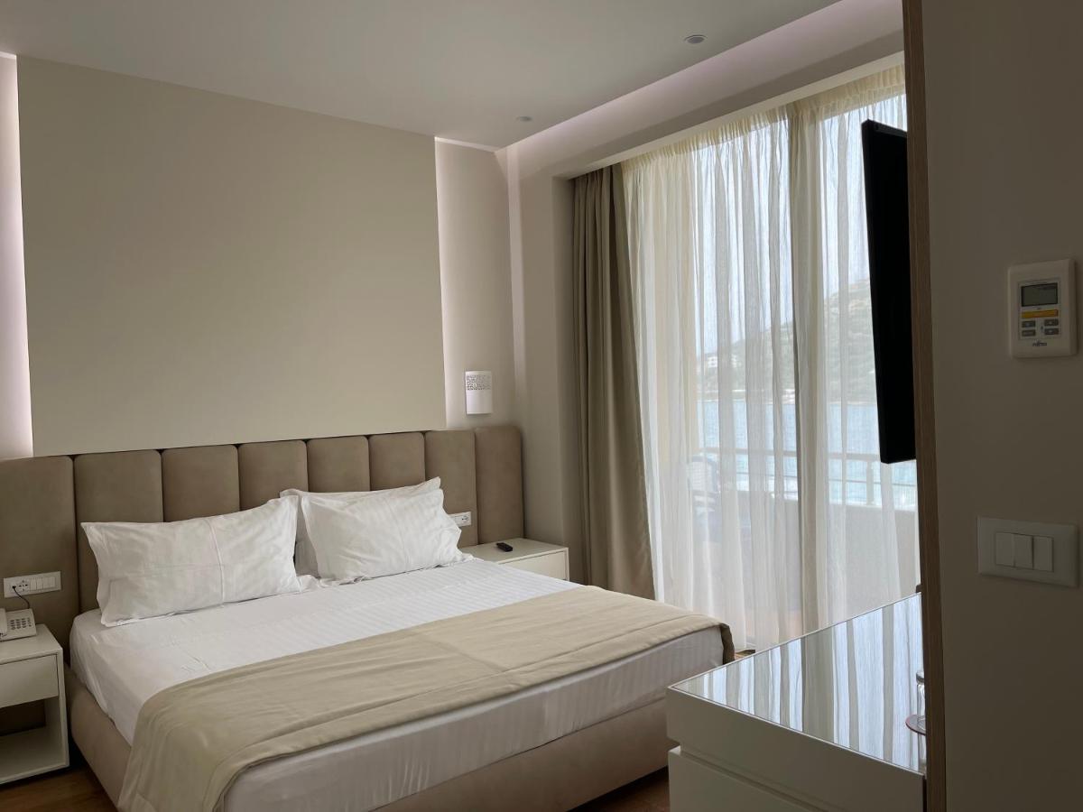 Paradise Beach Hotel Radhime Bagian luar foto