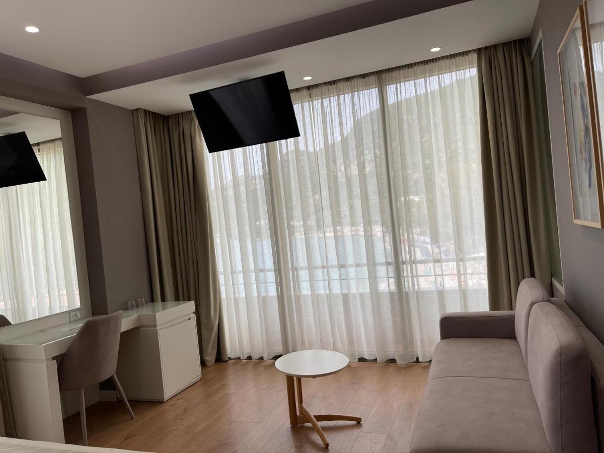 Paradise Beach Hotel Radhime Bagian luar foto
