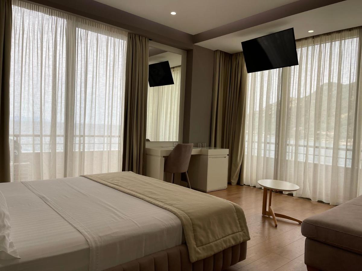 Paradise Beach Hotel Radhime Bagian luar foto