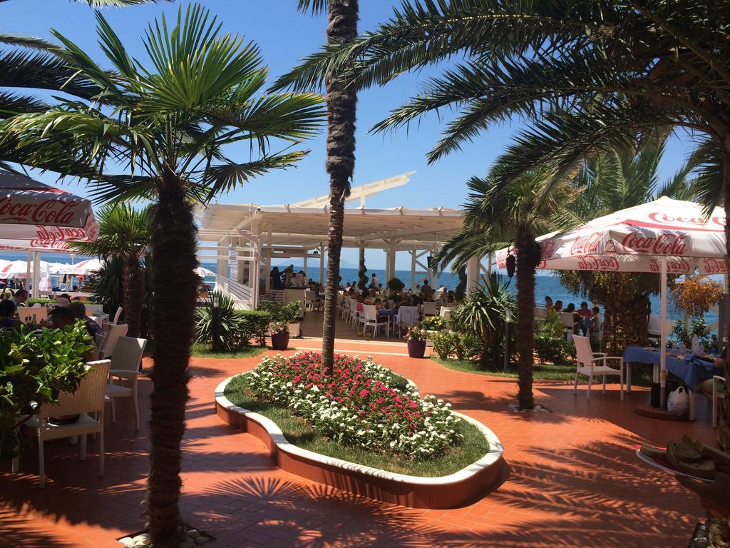 Paradise Beach Hotel Radhime Bagian luar foto