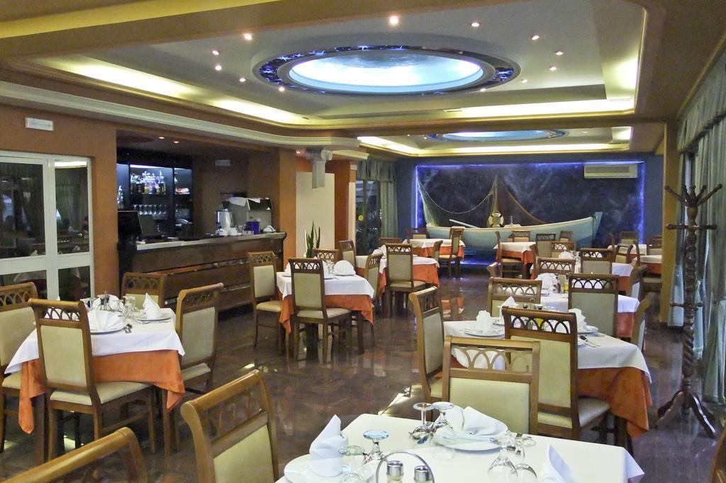 Paradise Beach Hotel Radhime Bagian luar foto