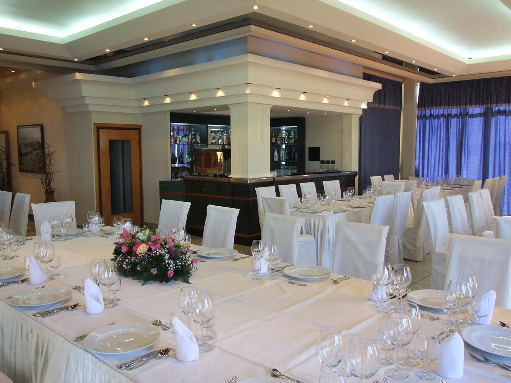 Paradise Beach Hotel Radhime Bagian luar foto