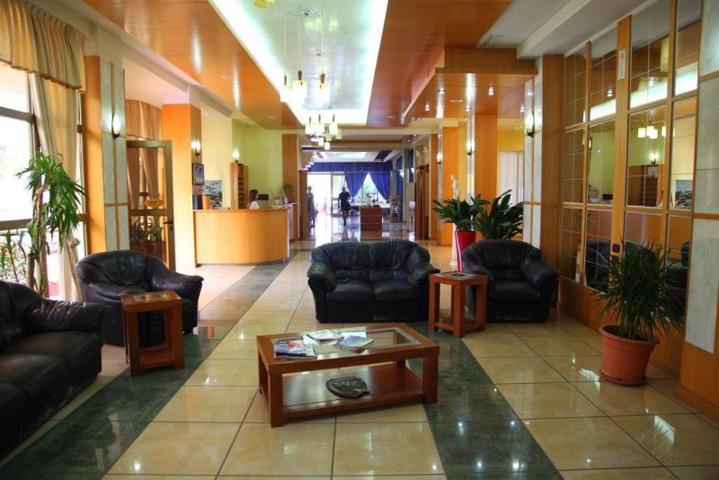 Paradise Beach Hotel Radhime Bagian luar foto