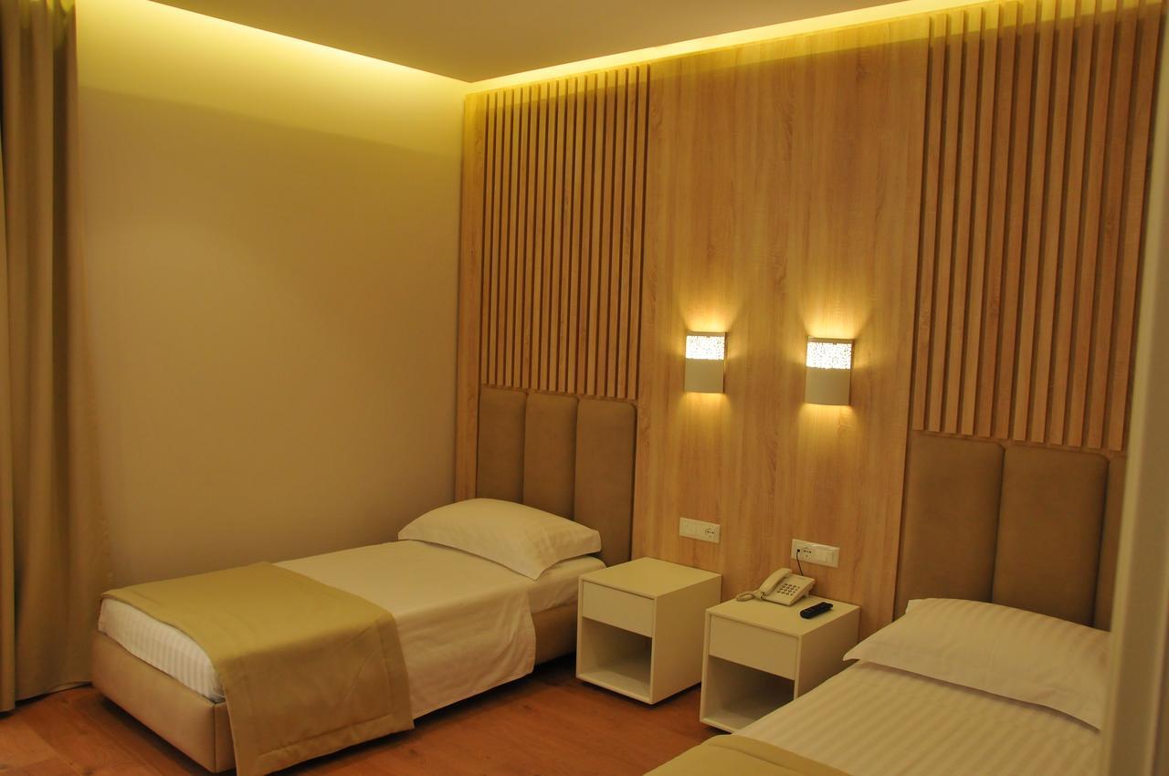Paradise Beach Hotel Radhime Bagian luar foto