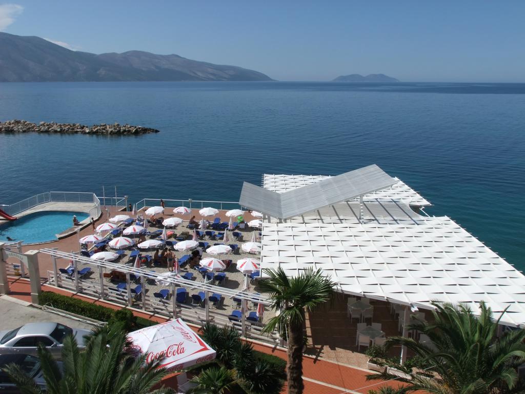 Paradise Beach Hotel Radhime Bagian luar foto